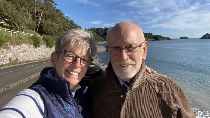 英航拒为病危家属改机票“出示死亡证方退款” 女崩溃：极度冷漠官僚
