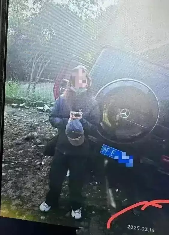 金晨交通事故监控截图曝光！交警称网传金晨相关事故认定书属实