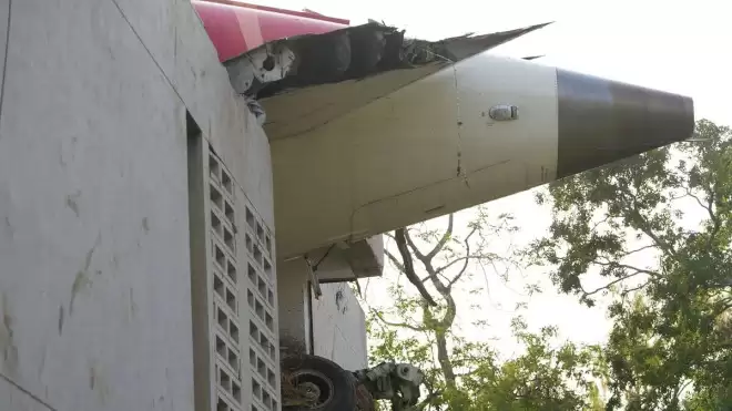 是谁关掉引擎？震惊世界空难调查即将揭密