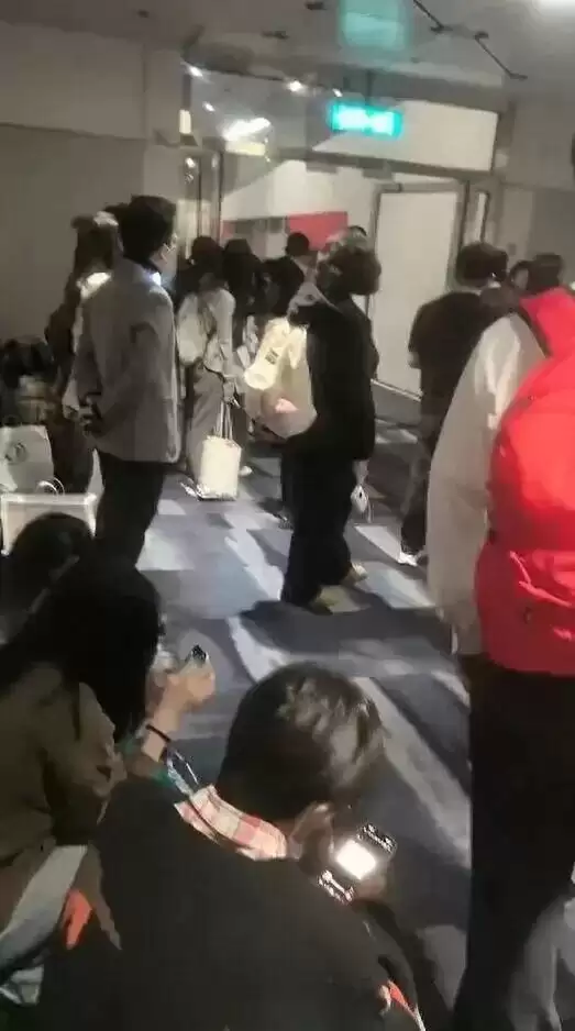 “飞机要爆炸了”？目击者还原事发经过....