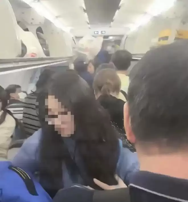 “飞机要爆炸了”？目击者还原事发经过....