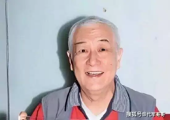 他曾与谢贤齐名，女儿拒绝相认，最后孤独去世