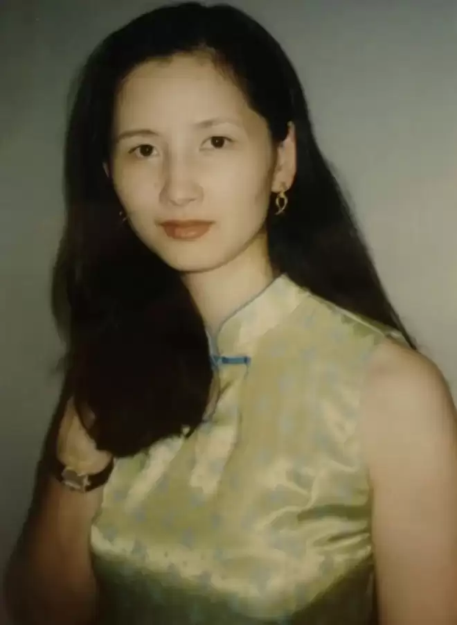 七个女儿的母亲，56岁成为超模，如今登上香奈儿高定秀场