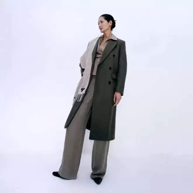 七个女儿的母亲，56岁成为超模，如今登上香奈儿高定秀场