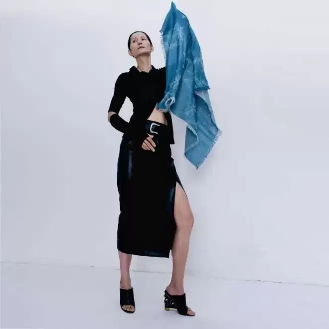 七个女儿的母亲，56岁成为超模，如今登上香奈儿高定秀场