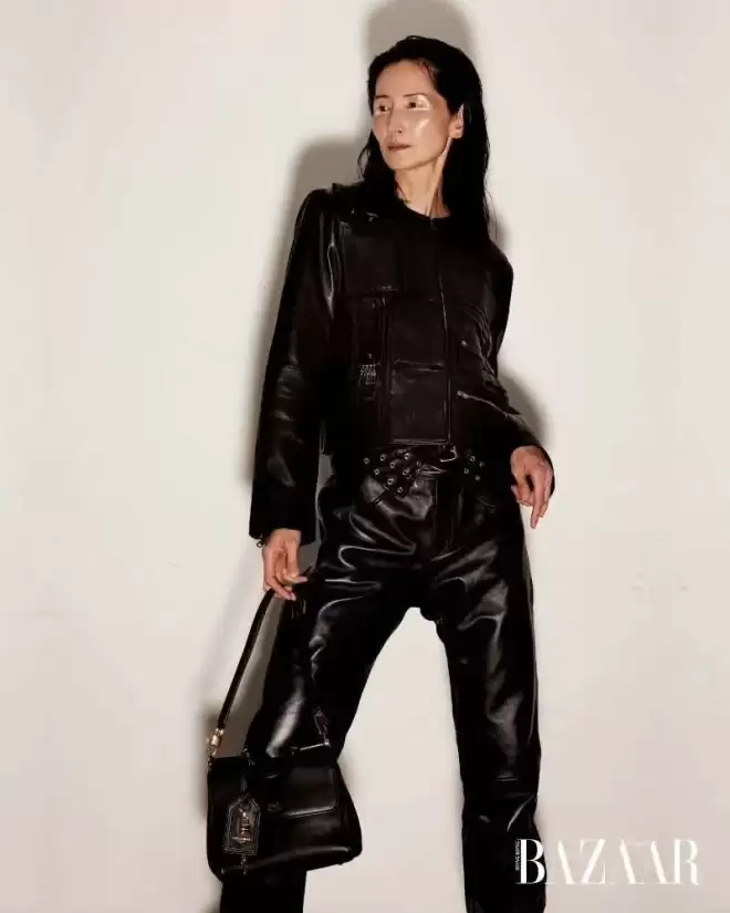 七个女儿的母亲，56岁成为超模，如今登上香奈儿高定秀场