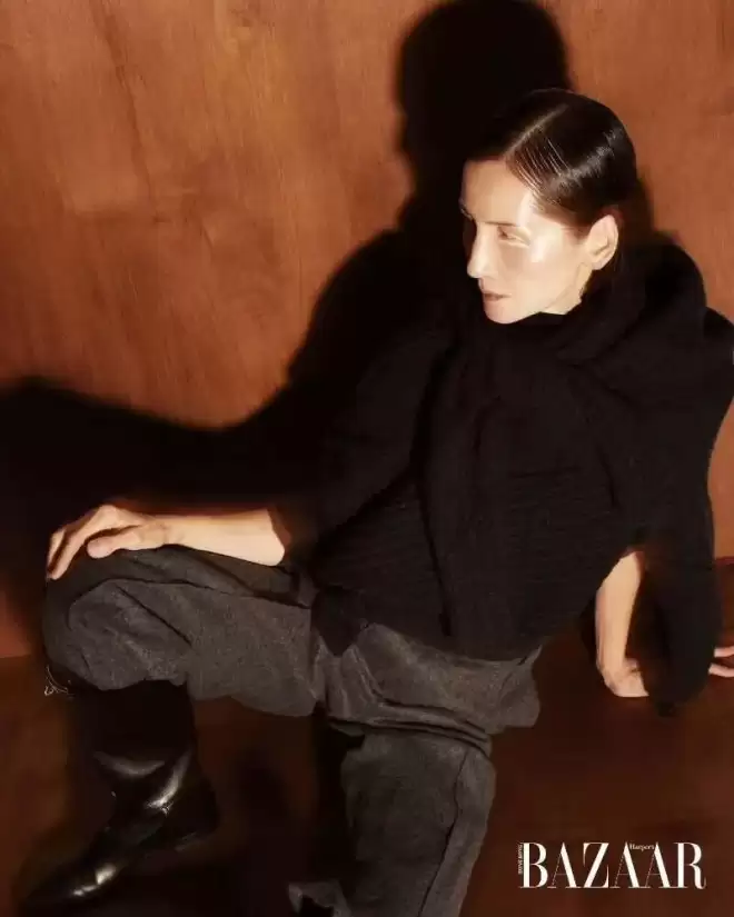 七个女儿的母亲，56岁成为超模，如今登上香奈儿高定秀场
