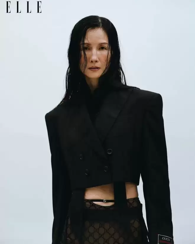 七个女儿的母亲，56岁成为超模，如今登上香奈儿高定秀场