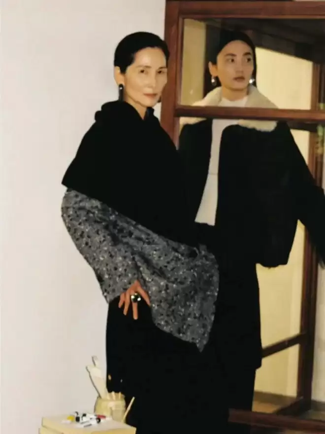 七个女儿的母亲，56岁成为超模，如今登上香奈儿高定秀场