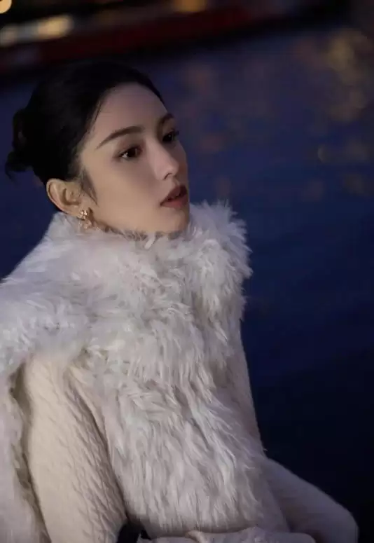 巴黎这一夜 被“又老又胖”的洪晃惊艳