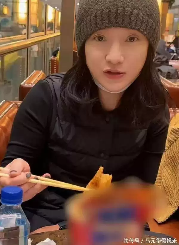 51岁周迅幕后照片曝光！白发明显脸圆了一圈