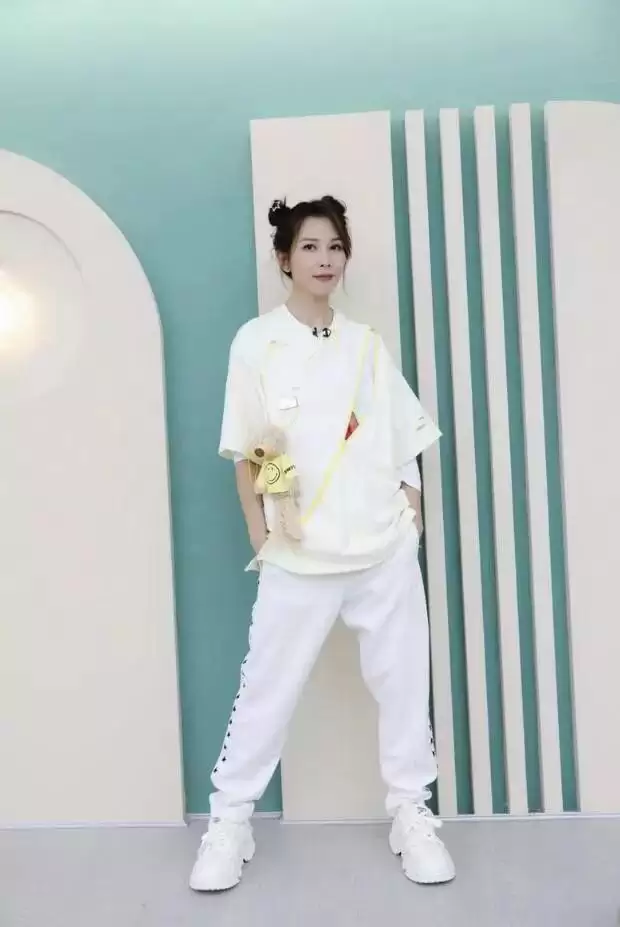巅峰时期惊为天人,可惜花期太短,颜值很快就坍塌的5位女明星