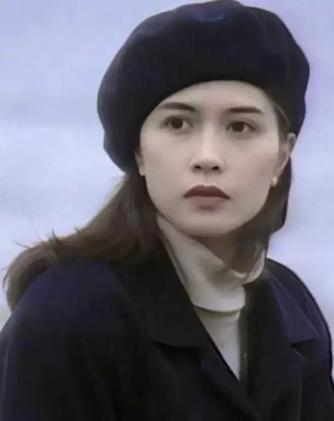 巅峰时期惊为天人,可惜花期太短,颜值很快就坍塌的5位女明星