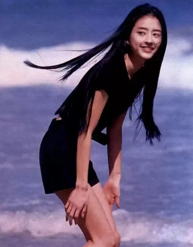 巅峰时期惊为天人,可惜花期太短,颜值很快就坍塌的5位女明星