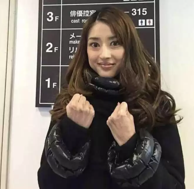 巅峰时期惊为天人,可惜花期太短,颜值很快就坍塌的5位女明星