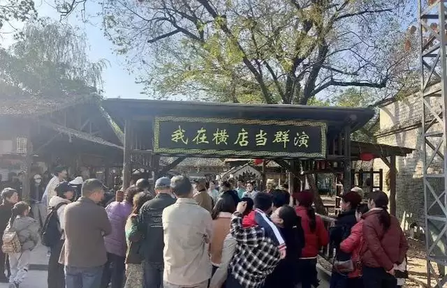 横店13万群演现状：美女泛滥 懒汉遍地