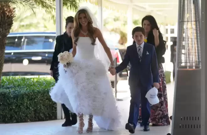 特朗普操办顶级婚礼  马斯克带加拿大4娃妈现身! 核心圈罕见齐聚