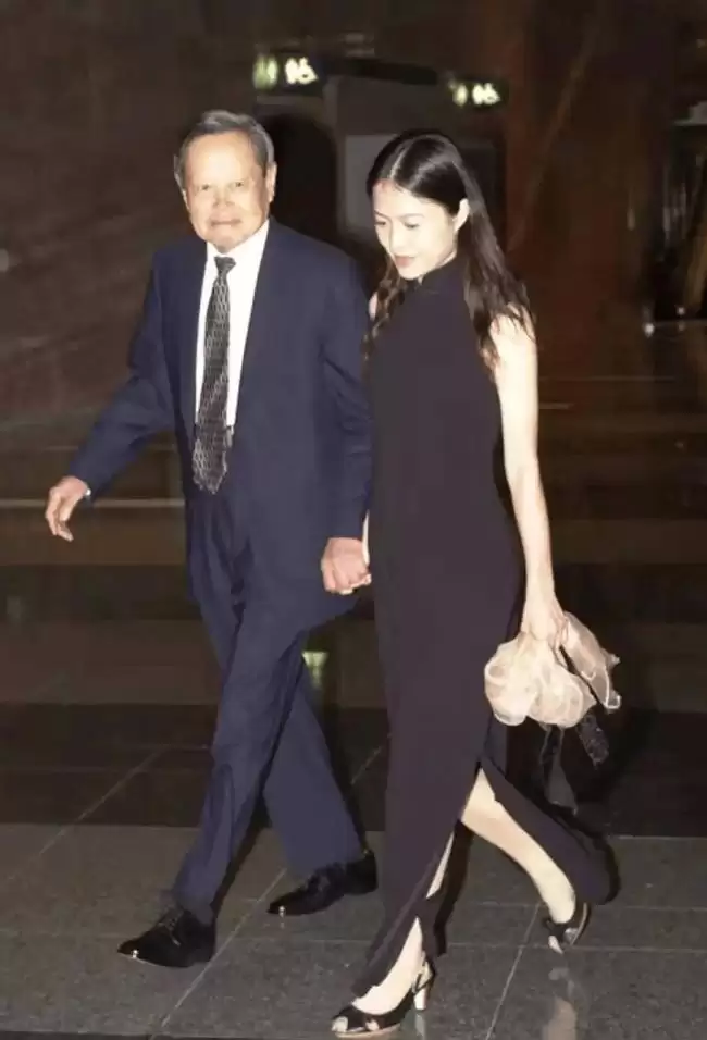 49岁翁帆官宣喜讯，太令人惊喜了
