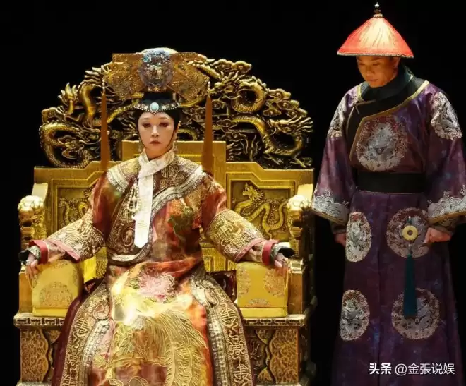 江珊演出获老公探班，56岁田小洁胡子花白好苍老，俩人不像姐弟恋