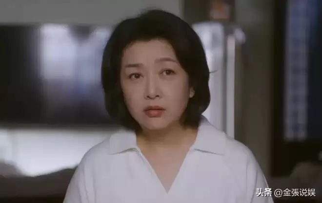 江珊演出获老公探班，56岁田小洁胡子花白好苍老，俩人不像姐弟恋
