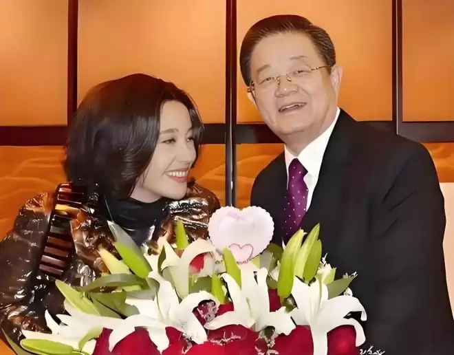 刘晓庆:张纪中当年帮过我,我与王晓玉领了结婚证