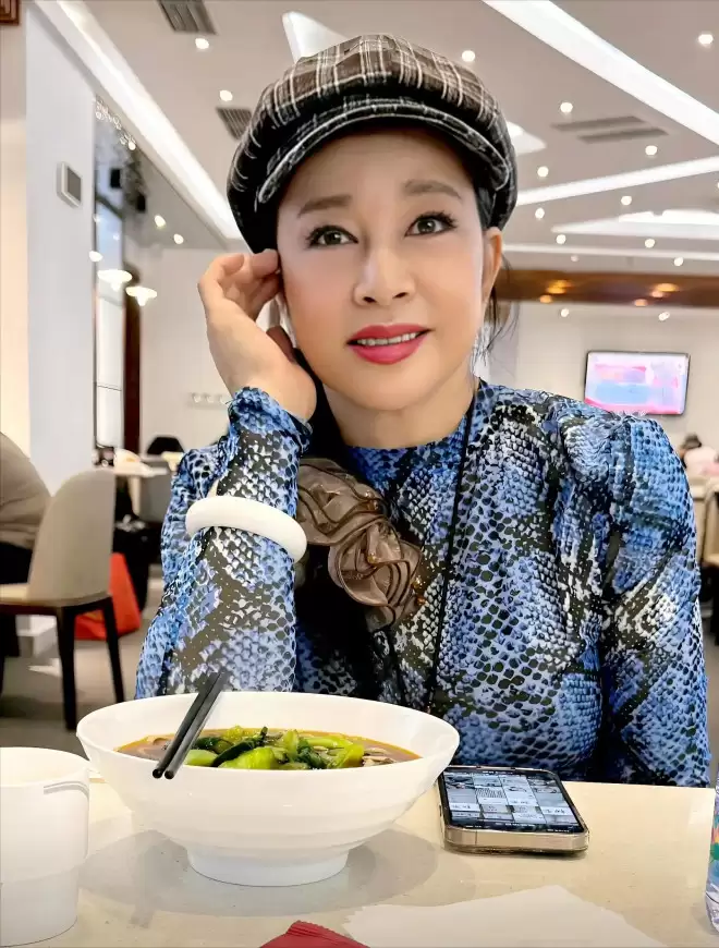 刘晓庆:张纪中当年帮过我,我与王晓玉领了结婚证
