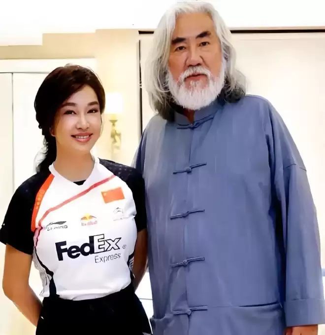 刘晓庆:张纪中当年帮过我,我与王晓玉领了结婚证