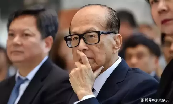 97岁李嘉诚罕见现身,打破重病传闻,摘掉眼镜的他精神抖擞