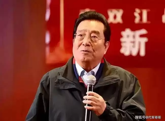 李双江近况：小县城奔波接商演 身边还有轮椅