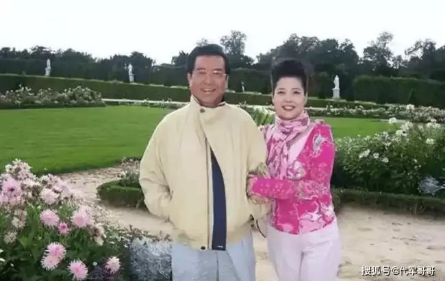 李双江近况：小县城奔波接商演 身边还有轮椅