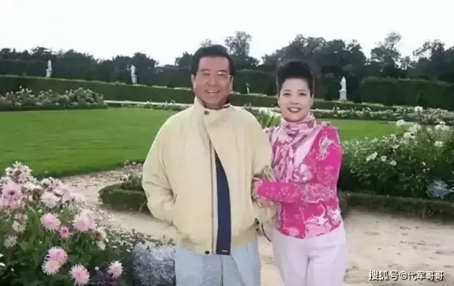 李双江近况：小县城奔波接商演 身边还有轮椅