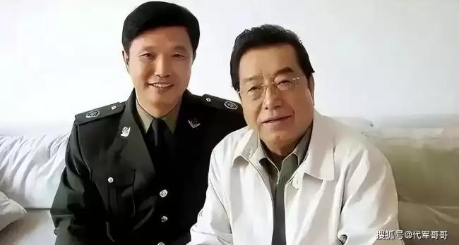 李双江近况：小县城奔波接商演 身边还有轮椅