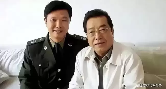 李双江近况：小县城奔波接商演 身边还有轮椅
