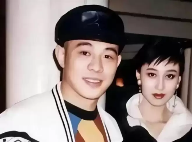 李连杰和利智合照曝光 才发现他们老到难以想象