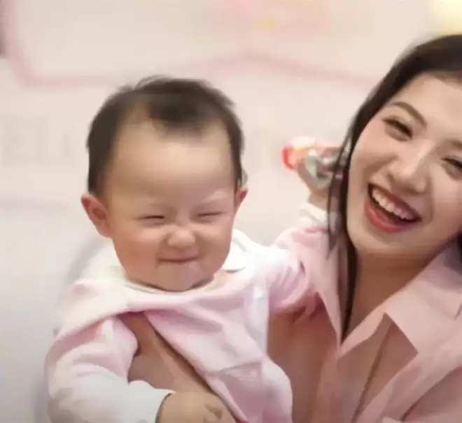 王思聪没想到！前女友断了财路后 女儿成摇钱树