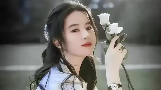 外表是仙女，私下却是老烟鬼的4位女星 刘亦菲太令人意外