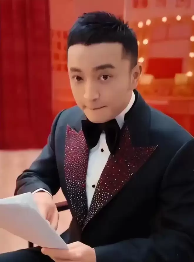 官宣与尼格买提离婚三年的帕夏，竟走了另一条上坡路