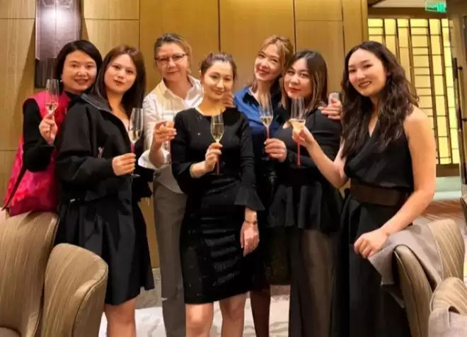 官宣与尼格买提离婚三年的帕夏，竟走了另一条上坡路