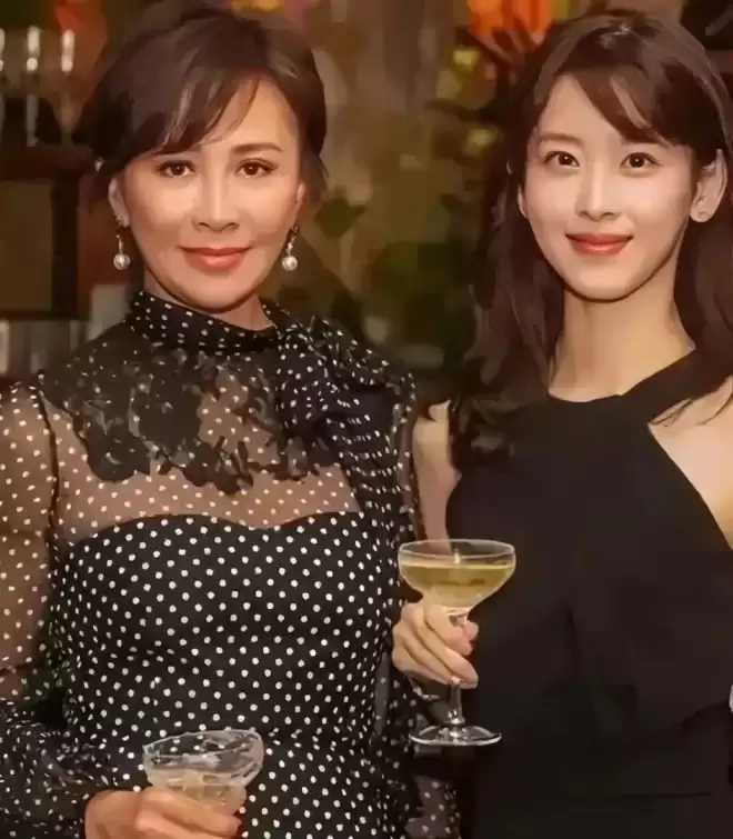演都不演了？这次自曝私生活的刘嘉玲 没给梁朝伟留一丝体面