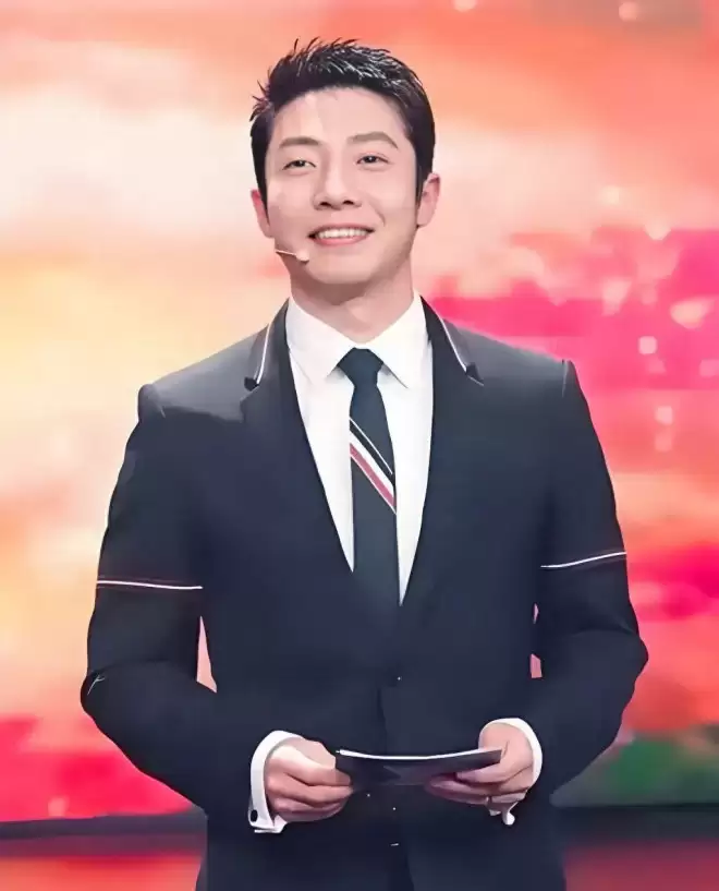 撒贝宁将第10次主持央视春晚！母亲离世,妹妹未婚