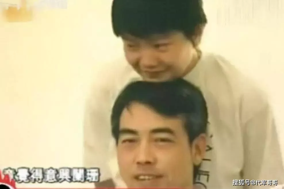 65岁洪晃近况曝光！与设计师相伴21年很幸福
