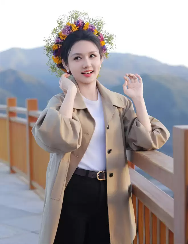 龙洋将第5次主持央视春晚！她不学董卿嫁富豪...