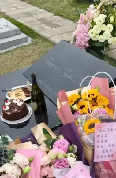 具俊晔与大S结婚4周年 带蛋糕美酒墓前陪亡妻