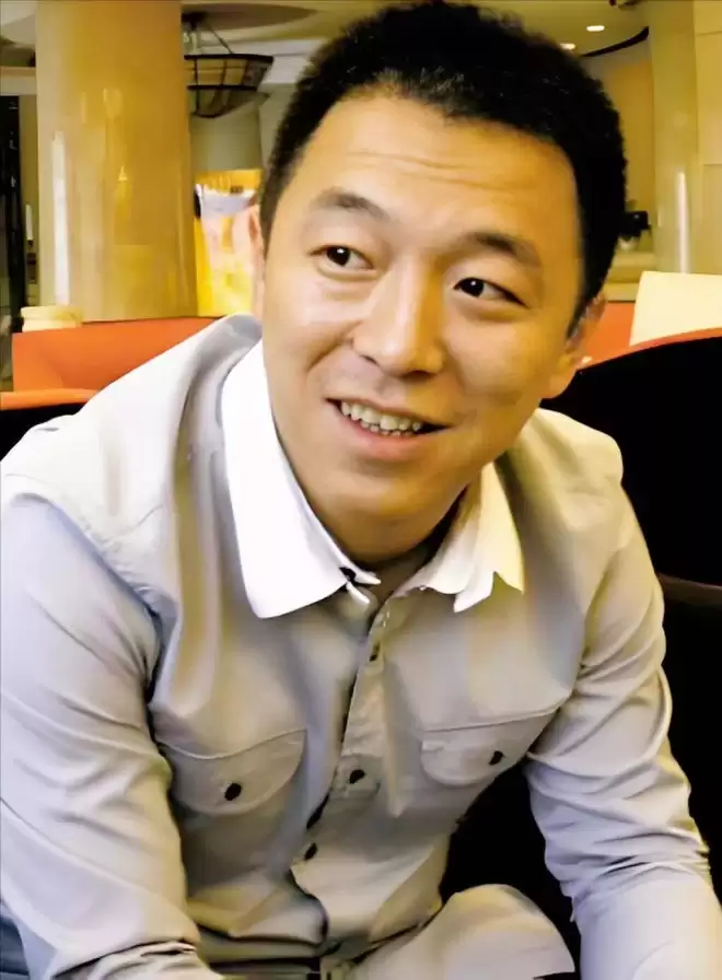 黄勃:接连将父母送养老院,父亲离世后,他与妻子有个泪奔的约定