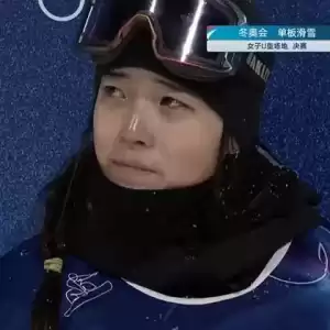 两次重摔到绝杀夺金！17岁少女创冬奥历史