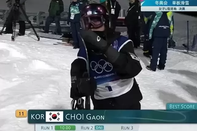 两次重摔到绝杀夺金！17岁少女创冬奥历史