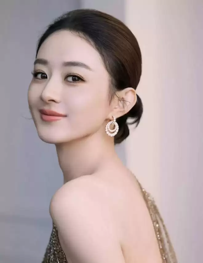 狗仔曝赵丽颖和导演赵德胤恋情没有下文,为了孩子深居简出