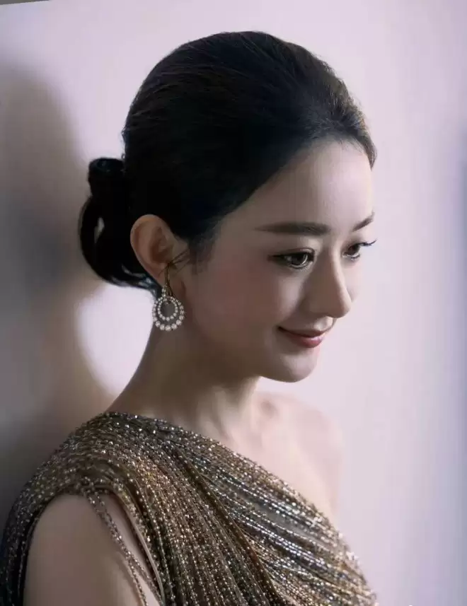 狗仔曝赵丽颖和导演赵德胤恋情没有下文,为了孩子深居简出