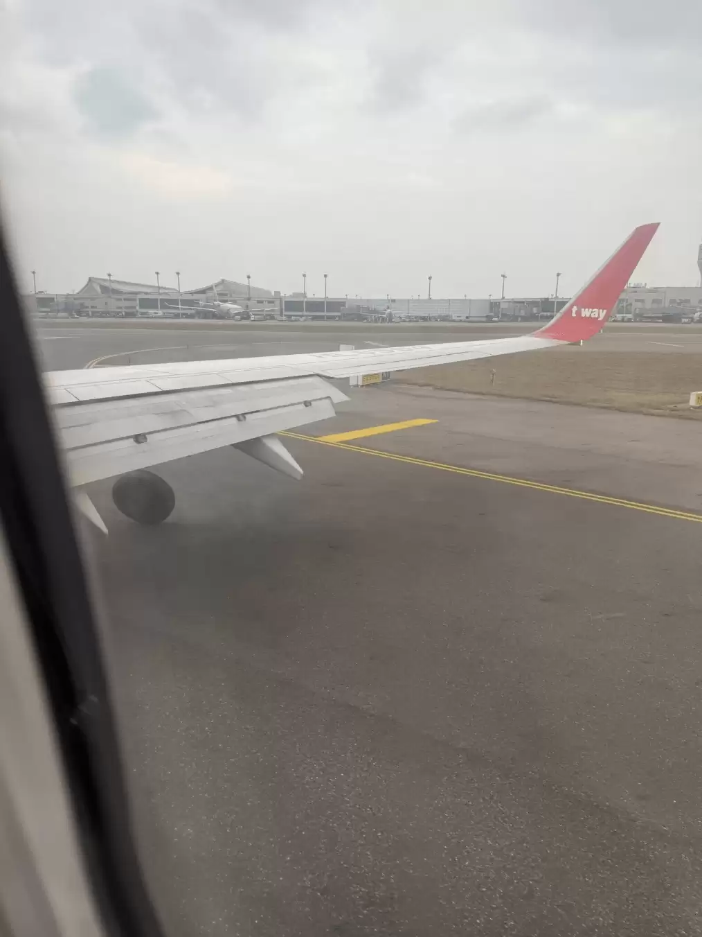 波音客机接连发生轮胎事故&nbsp;大韩航空降仁川机场两胎爆裂 南韩下令全面检查