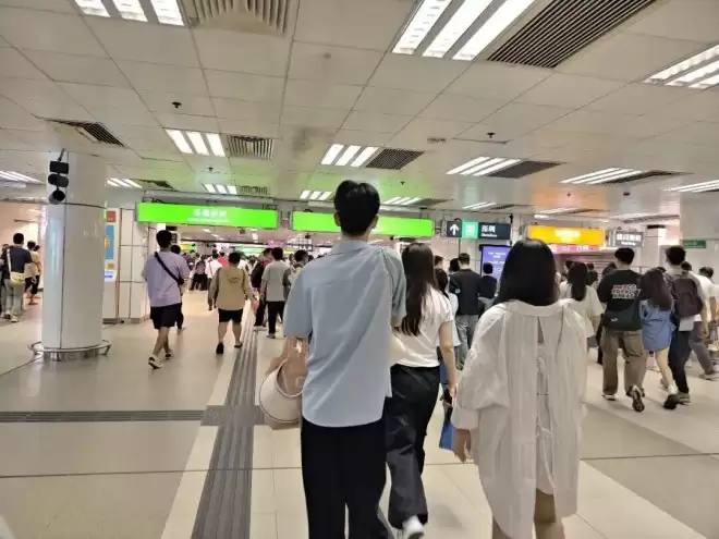 “港女北嫁”攀升，什么在影响香港女性的选择？